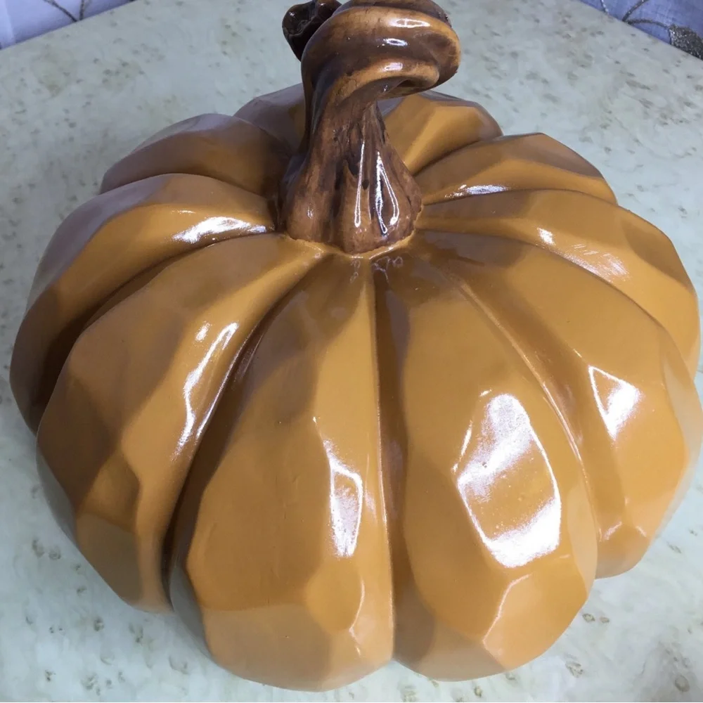 Plastic Resin Pumpkin Figurine Halloween Fall Thanksgiving Decor NEW!